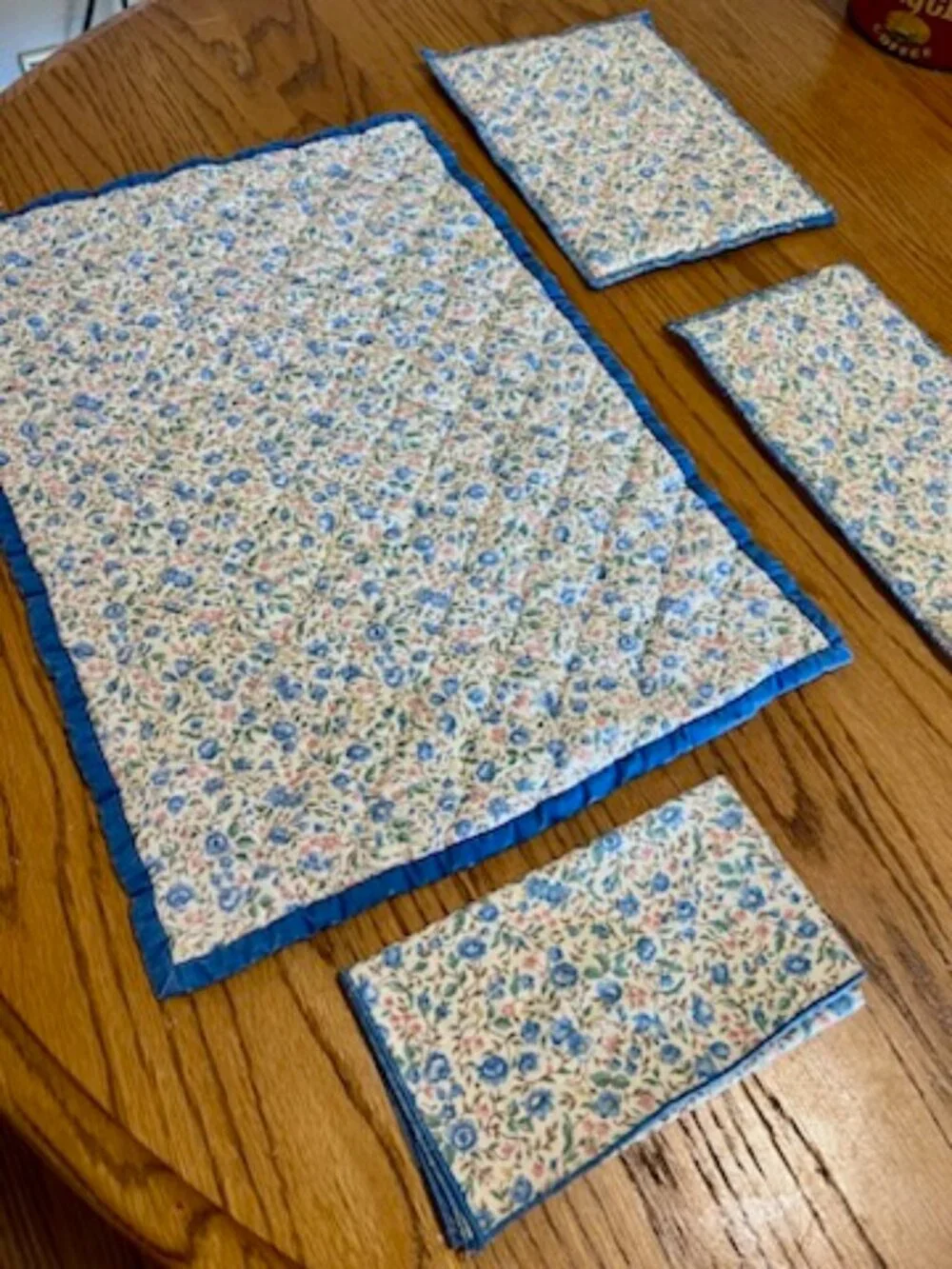 Handmade Quilted Floral Table Linens 32 Pc Placemat Napkin Hot Pad Set